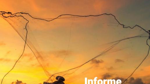 Esquina superior izquierda el logotipo de las Naciones Unidas en El Salvador. Abajo una fotografia de un pescador lanzando sus redes al mar con el atardecer de fondo. Transparencia celeste sobre la foto sobre la cual puede leerse Informe anual de resultados 2022.